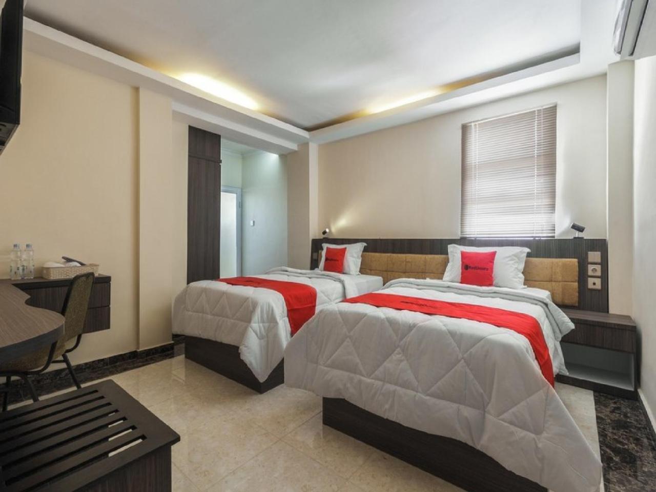 Reddoorz Plus @ Boulevard Panakkukang Makassar Eksteriør bilde