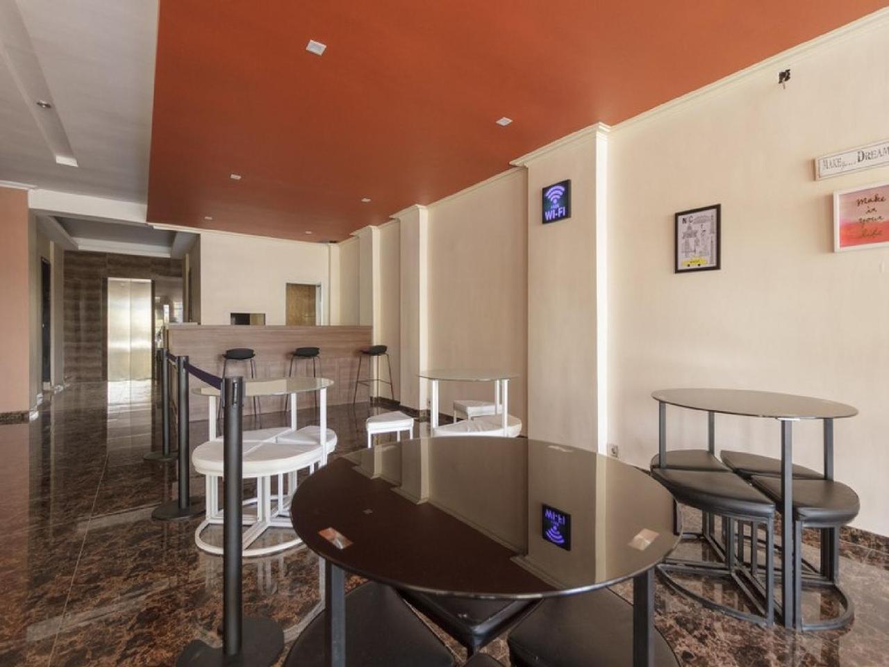 Reddoorz Plus @ Boulevard Panakkukang Makassar Eksteriør bilde