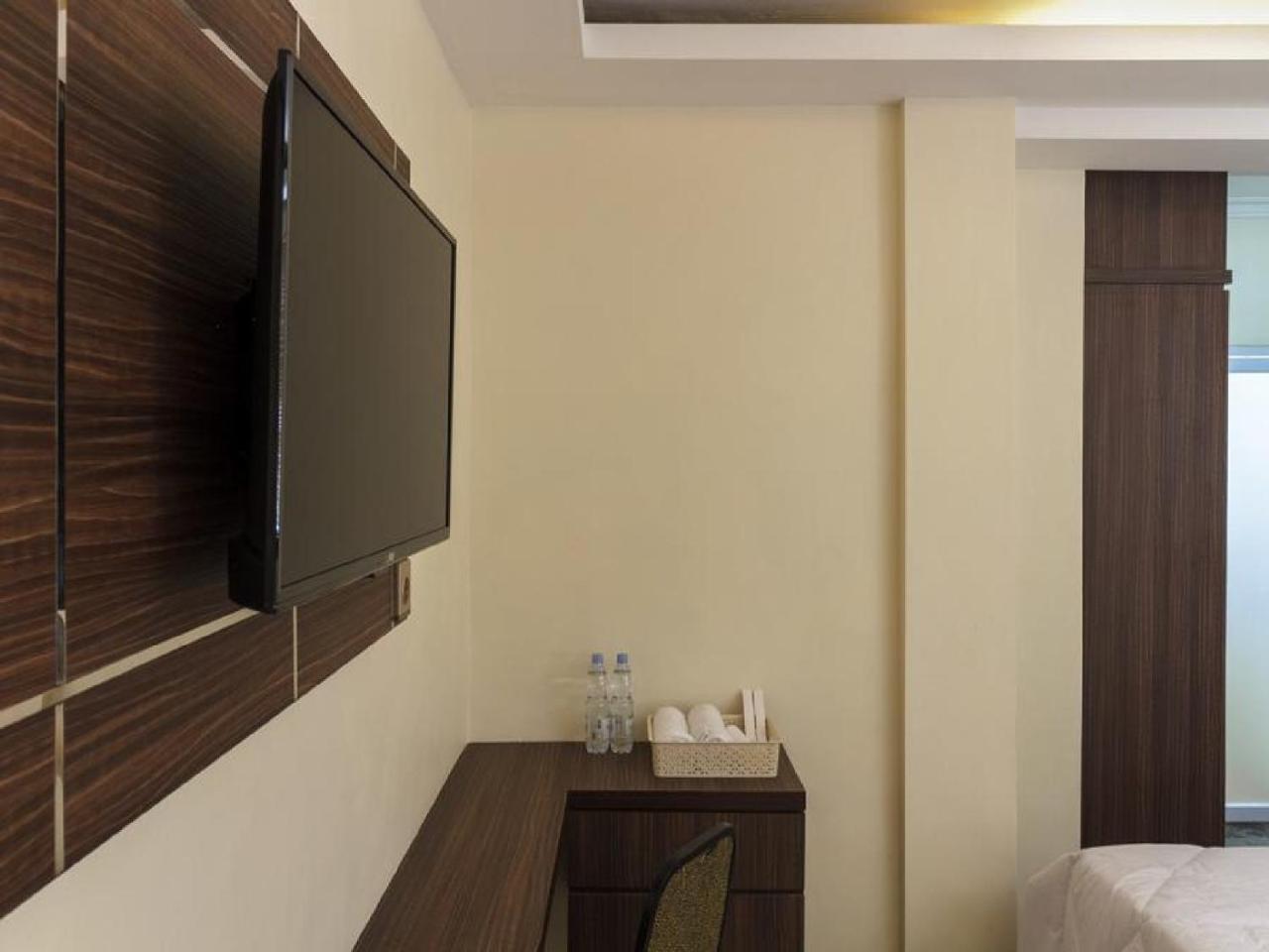 Reddoorz Plus @ Boulevard Panakkukang Makassar Eksteriør bilde