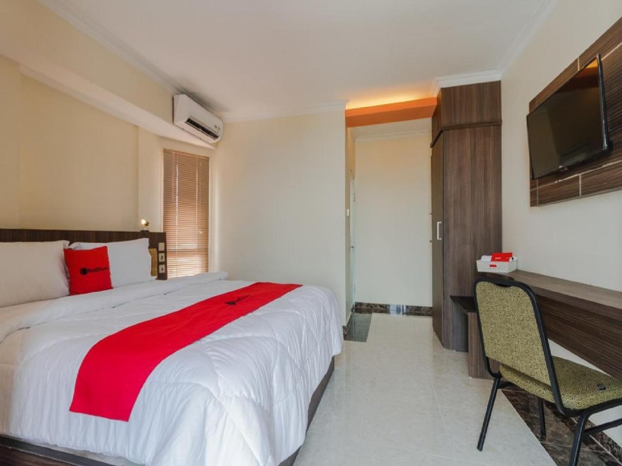 Reddoorz Plus @ Boulevard Panakkukang Makassar Eksteriør bilde