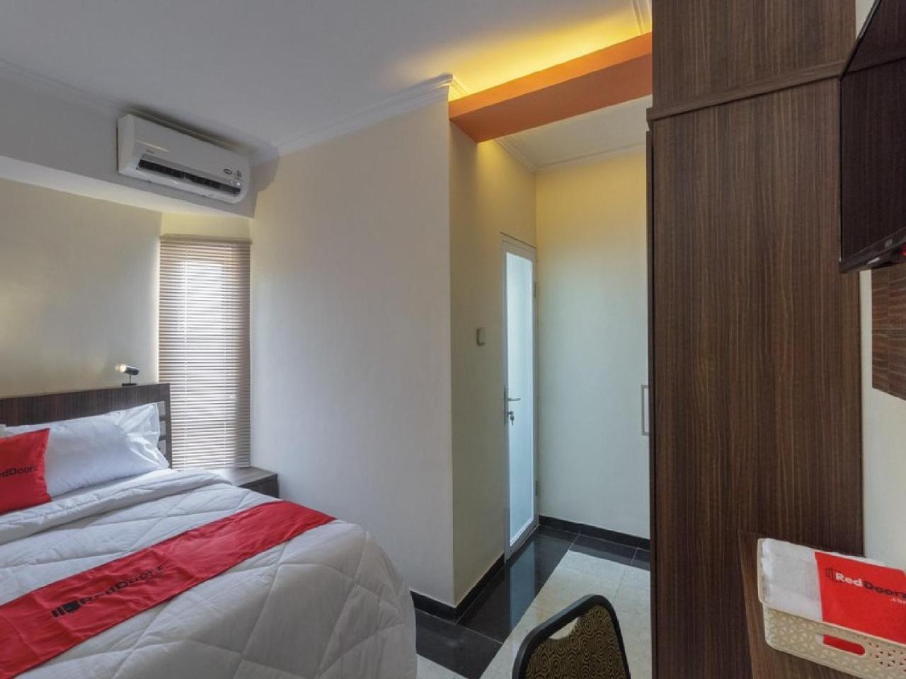 Reddoorz Plus @ Boulevard Panakkukang Makassar Eksteriør bilde