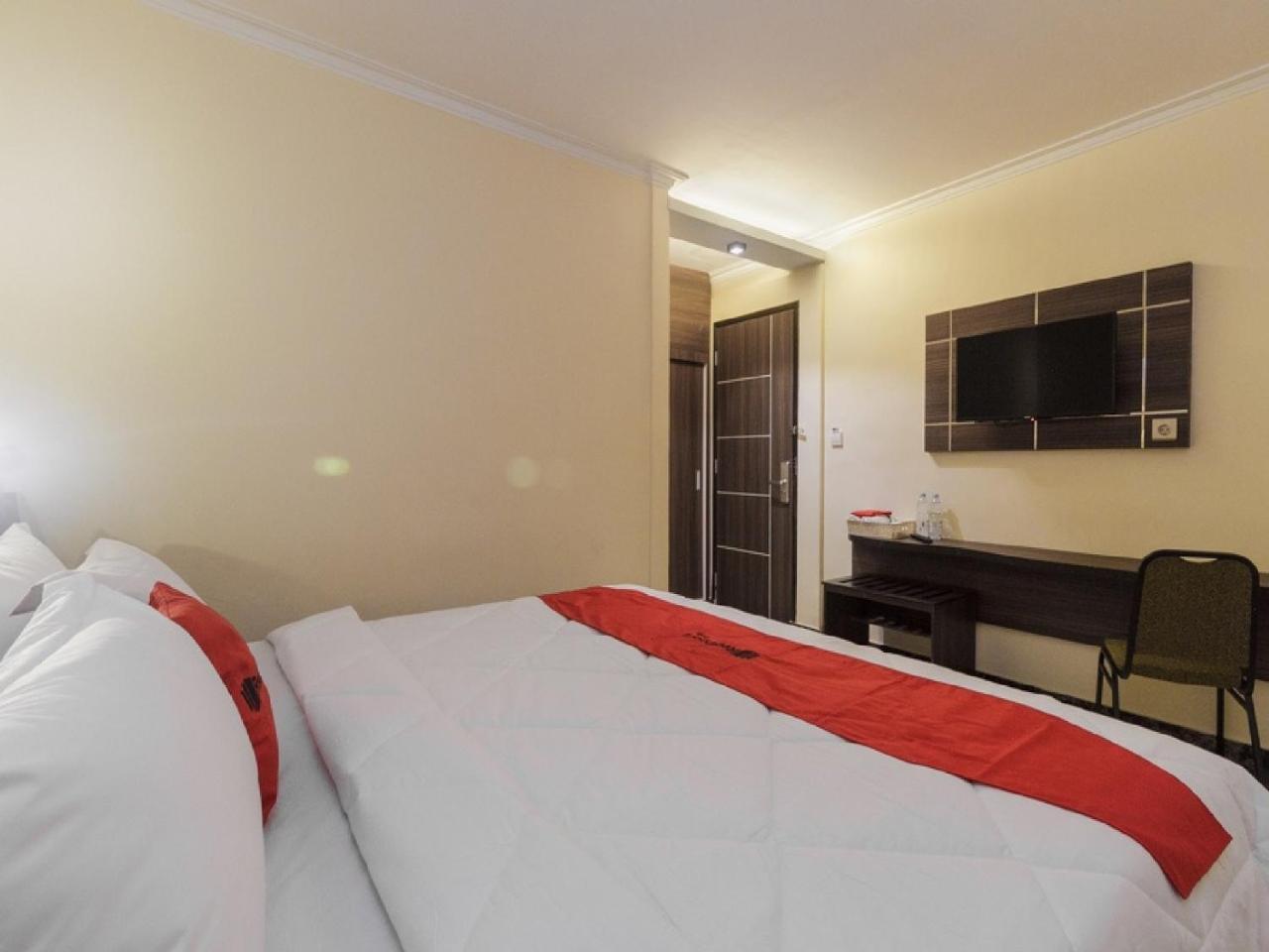Reddoorz Plus @ Boulevard Panakkukang Makassar Eksteriør bilde